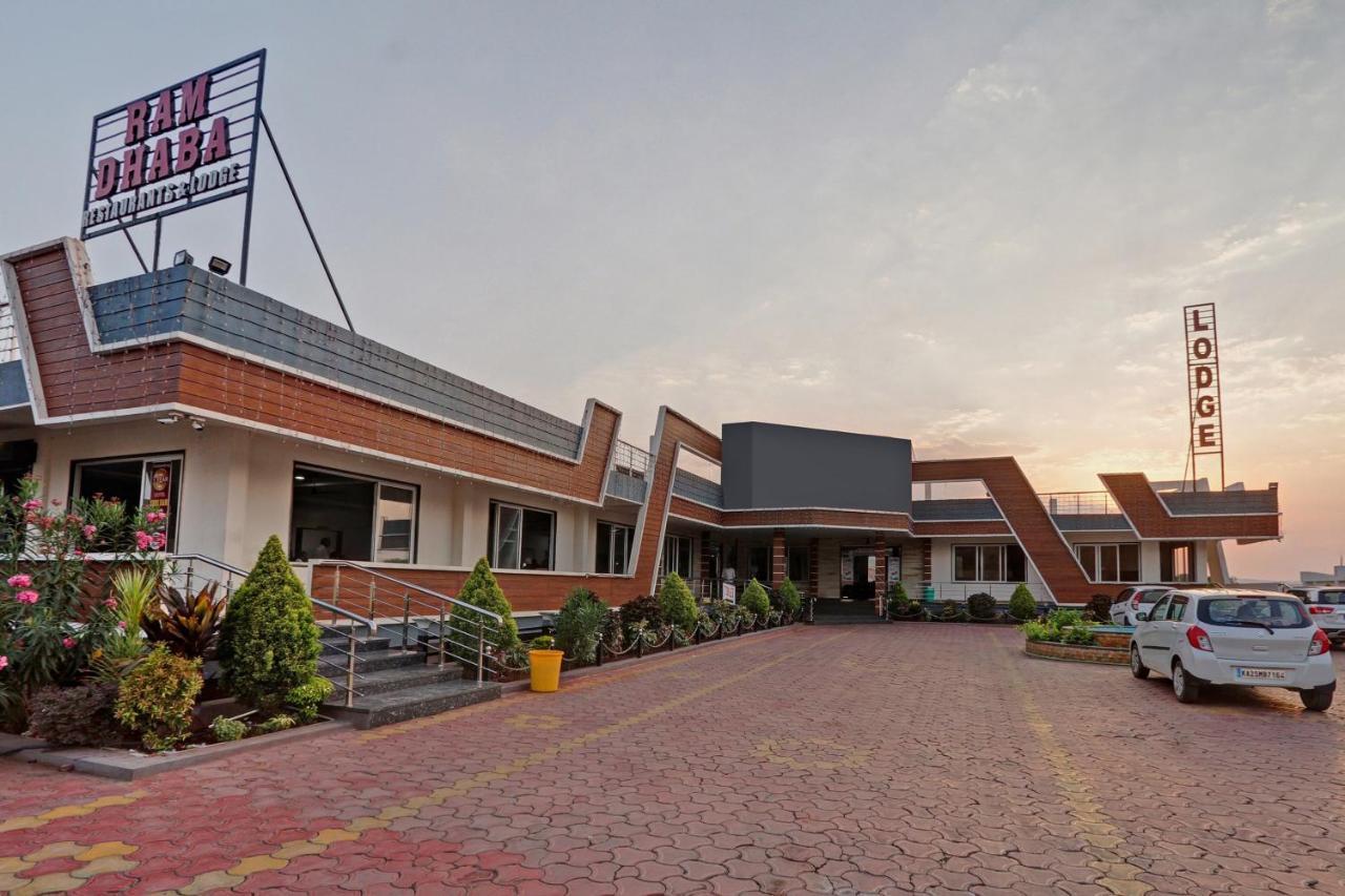 Oyo 48704 Rashi Farms Hotel Hubli Exterior foto